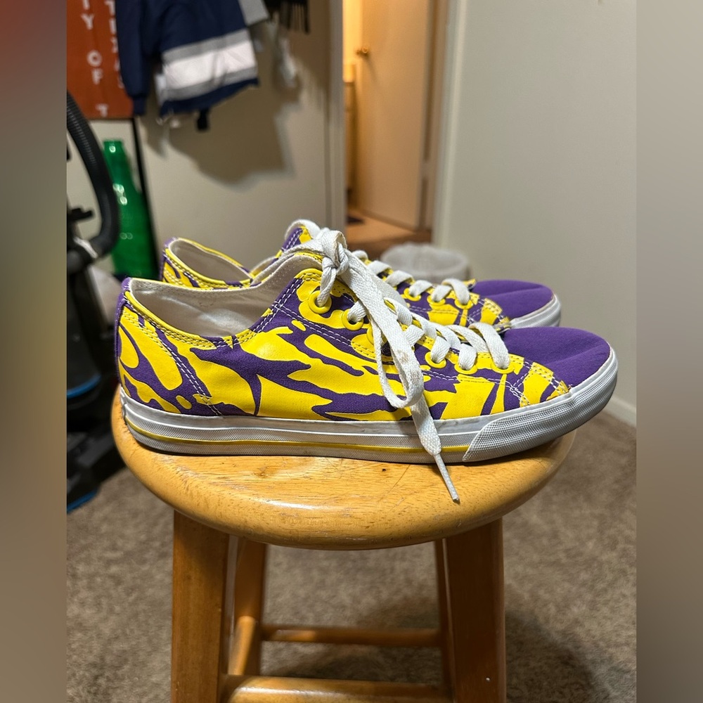 Vintage NCAA LSU Tigers “triple strips” 00s size 7.5